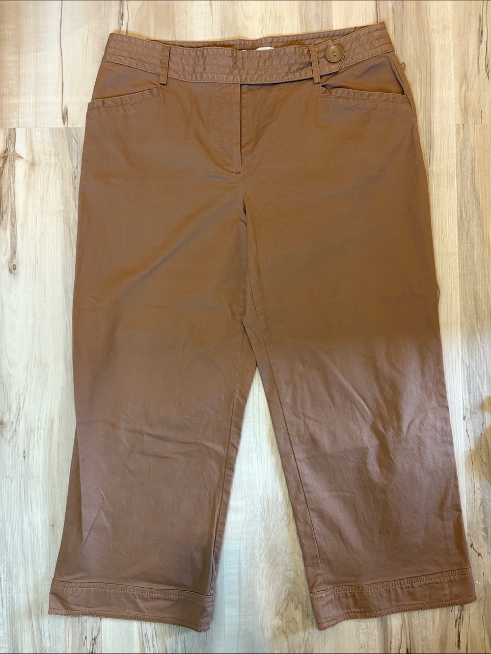 JH Collectibles Brown capris